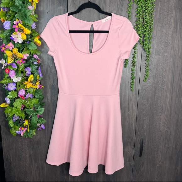 {💙2/$40💙Banana Lemon Pink Short Sleeve Fit & Flare Mini Dress Size M - Picture 2 of 15